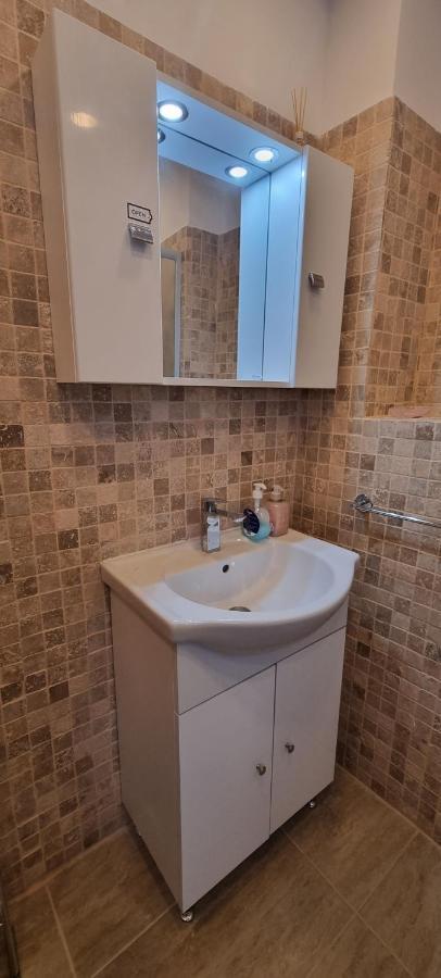 Appartamento Alt Studio Bucarest Esterno foto