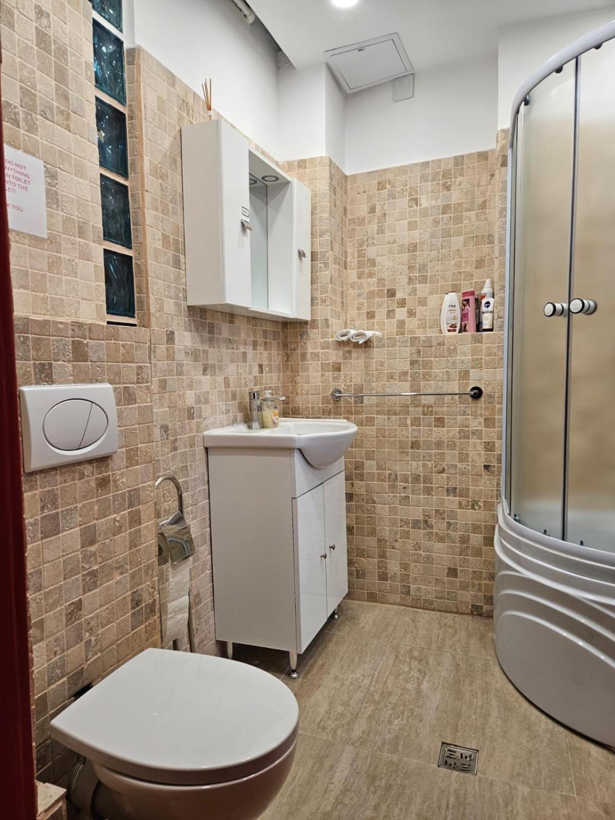 Appartamento Alt Studio Bucarest Esterno foto